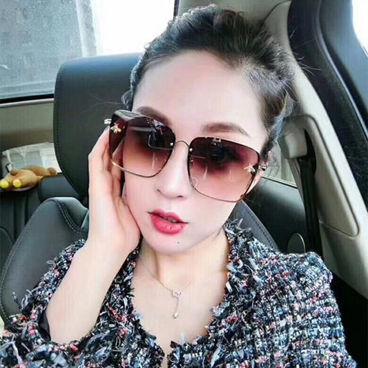Luxury Square Modern WIth Metal Luxury Bee Sunglasses For Women and Ladies With Retro Brand designer Metal Frame Oversized Style And Grandient Glasses