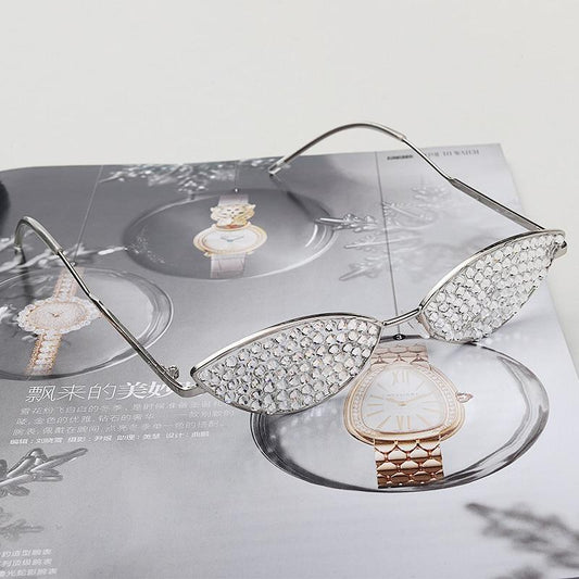 Top Designer New Cat Eye Design Sunglasses For Women New Small Size Luxury New Popular Rhinestone Sun Glasses For Women New Vintage Style Eyeglasses