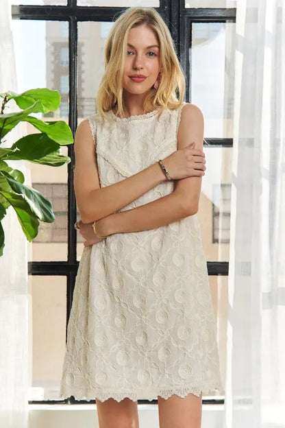 Applique Round Neck Sleeveless Shift Dress For Summer – Classy, Sophisticated, Fashionable, Flattering, Stylish, Timeless Elegance