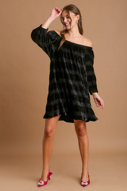 Off-Shoulder Balloon Sleeve Velvet Mini Dress – Glamorous Off-Shoulder Design, Playful Balloon Sleeves, Luxurious Velvet Fabric, Elegant & Sexy Mini Dress for Parties and Date Nights
