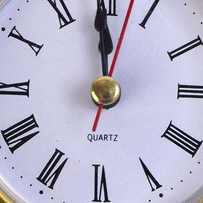 High Quality Vintage Black Metal Art Table Clock Metal Retro Silent Non-Ticking Battery Control Classic Roman dial Small Table Clock for Bedrooms