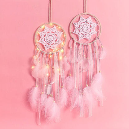 LED Dream Catcher Lamp Flying Wind Chimes Lighting Dream-catcher Handmade Ornaments Traditional Gifts Feather Pendant Romantic Creative Wall Hanging Home Wall Decoration Ornament Craft Native American Style