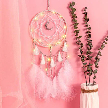 LED Dream Catcher Lamp Flying Wind Chimes Lighting Dream-catcher Handmade Ornaments Traditional Gifts Feather Pendant Romantic Creative Wall Hanging Home Wall Decoration Ornament Craft Native American Style
