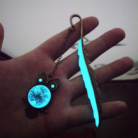 Retro Metal Bookmarks Luminous Feather Book Marks With Owl Dragonflies Butterflies Vintage Beautiful Gift for Teachers Students Glow in The Dark Bookmark Silver Metal Feather Book Markers For Book Reading Lover Gift Creative Bookmarks For Friends Women