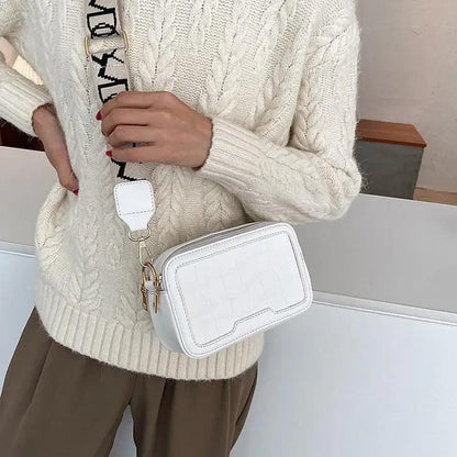 Retro Waist Bag PU Leather Fanny Pack Purse Leather with Gold Chain Strap Stylish Waist Pack Women Belt Bag Multifunctional Chest Bag