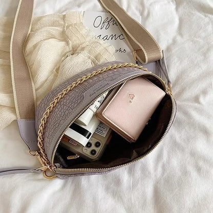 Retro Waist Bag PU Leather Fanny Pack Purse Leather with Gold Chain Strap Stylish Waist Pack Women Belt Bag Multifunctional Chest Bag
