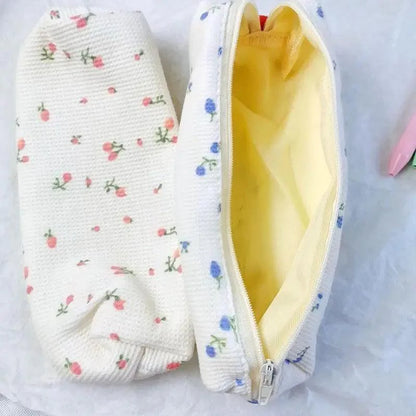 Simple Small Flowers White Fresh Style Pencil Bag Students Pencil Cases Unique Makeup Lightweight Cosmetic Bag Pouch
