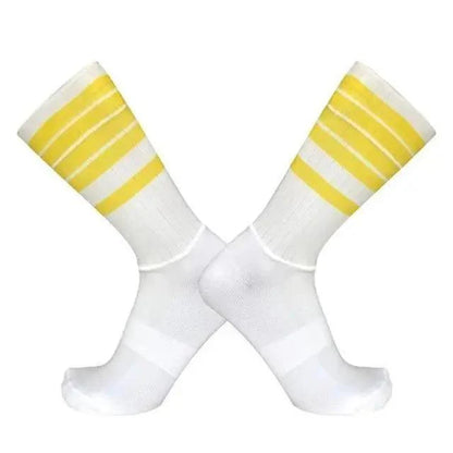 Stylish Summer  Breathable Cycling Socks For Men Anti Slip Seamless Sports Cycling Socks For Men Modern Design Running Sports Socks