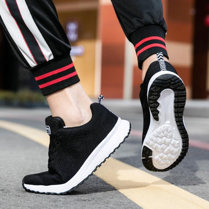 Unisex White Sneakers Mesh Sports Trainers Running Summer Mens Flat Casual Sport Shoes Casual Sports Tennis Road Sneakers Comfortable Modern Design